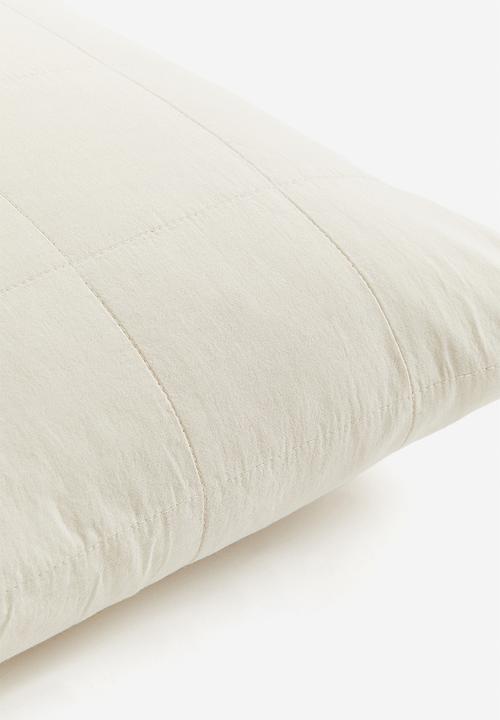 H&M - Quilted satin cushion cover - light beige