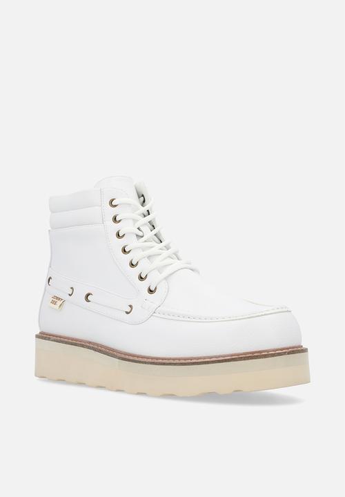 Jonathan D - Jdax pebble - white