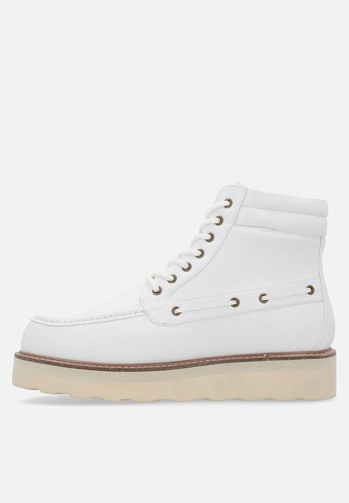 Jonathan D - Jdax pebble - white