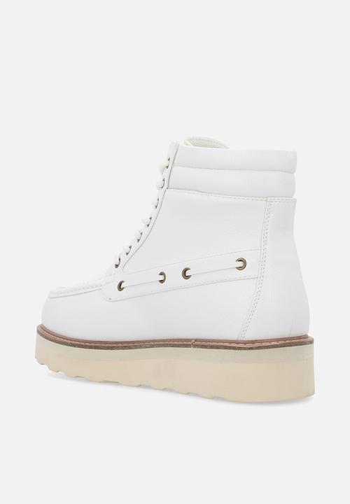 Jonathan D - Jdax pebble - white