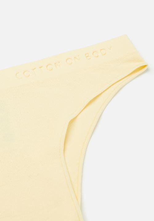 Cotton On - Seamless Hipster Cheeky Brief - Panna Cotta