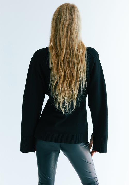 H&M - V-neckline jumper - black