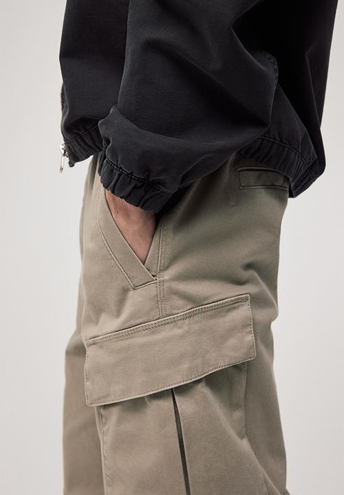 H&M - Regular fit cargo trousers - beige