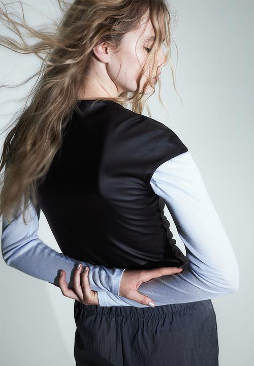 H&M - Cap-sleeved coated top - black