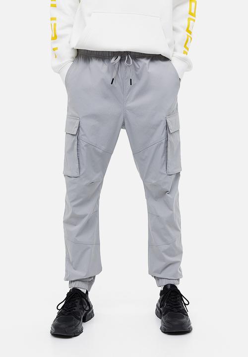 H&M - Slim fit nylon cargo joggers - grey