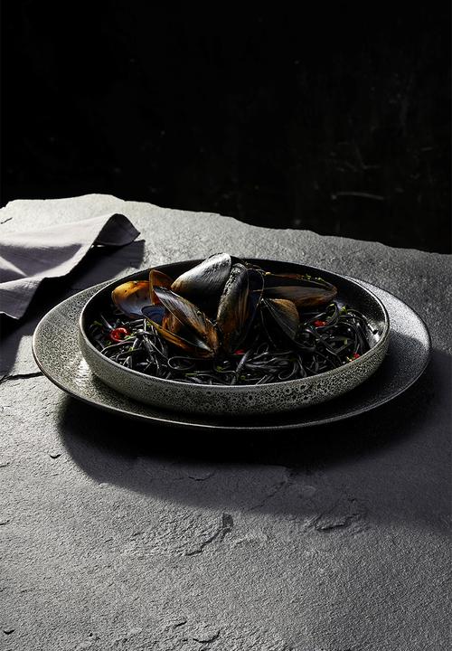 Maxwell & Williams - Umi Round Platter - Two Toned