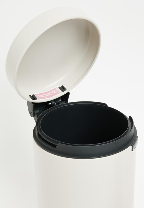 Brabantia - Newlcon pedal bin - soft beige 
