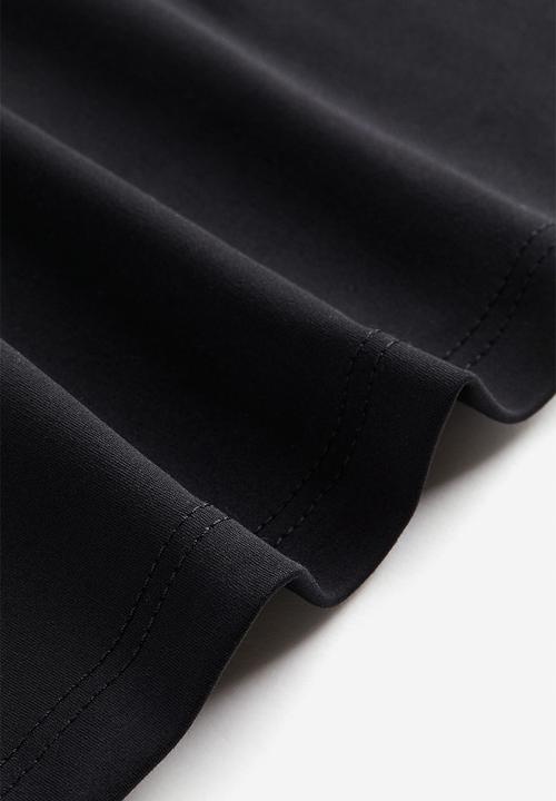 H&M - Softmove™ cropped sports top - black