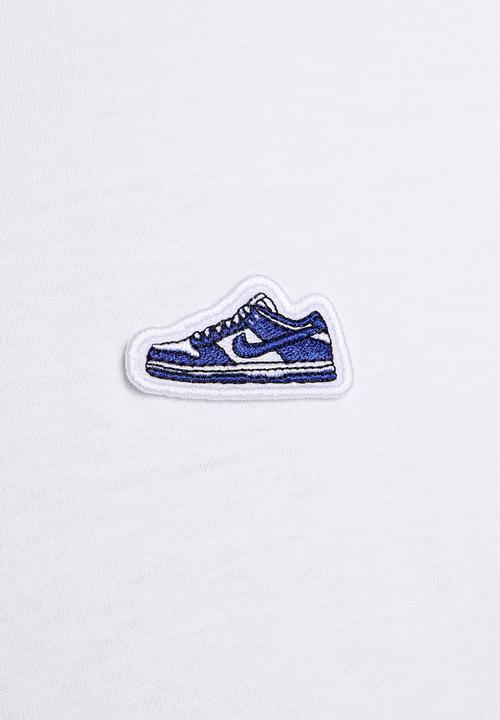 Nike - NSW M90 left patch tee - white