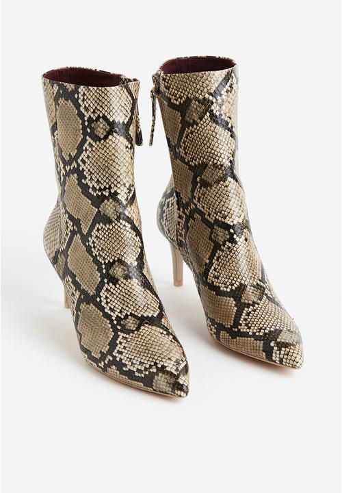 H&M - Heeled boots - beige snakeskin-patterned