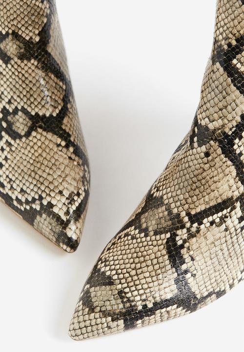 H&M - Heeled boots - beige snakeskin-patterned