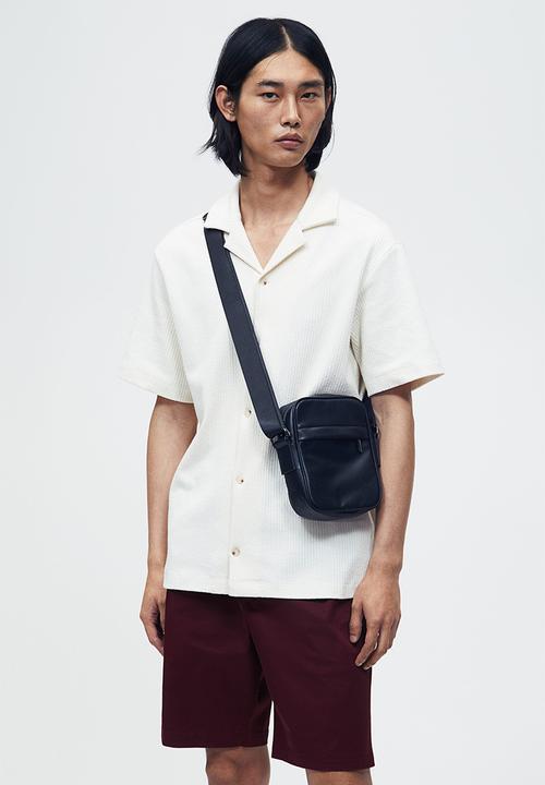 H&M - Regular fit chino shorts - burgundy