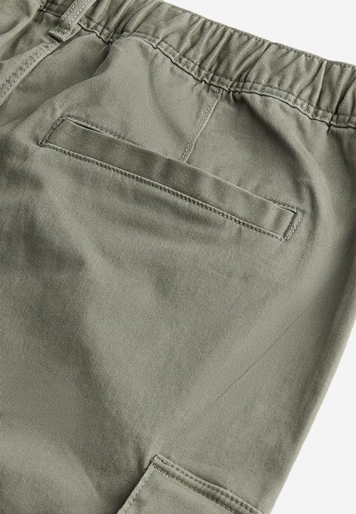 H&M - Regular fit cargo trousers - sage green
