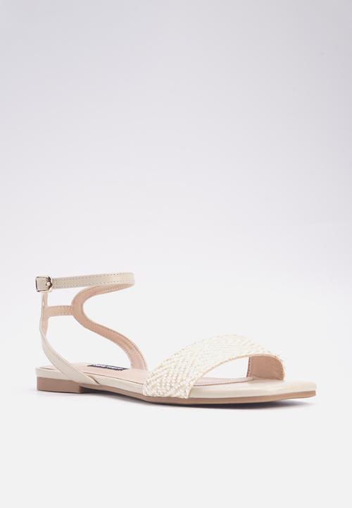 Nine West - Ararat ankle strap sandal - beige