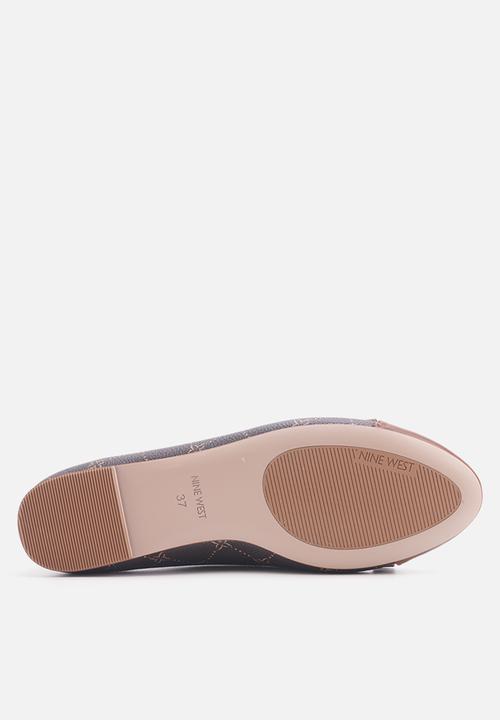Nine West - Briss ballet flat monogram - brown