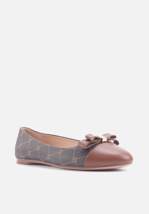 Nine West - Briss ballet flat monogram - brown