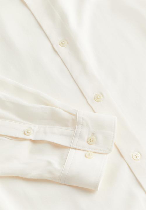 H&M - Regular fit viscose shirt - cream 