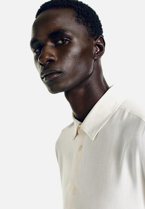 H&M - Regular fit viscose shirt - cream 