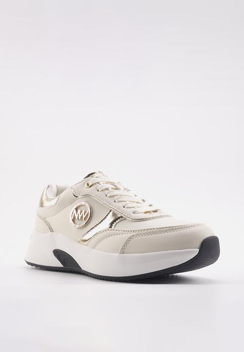 Nine West - Relon logo lace up sneaker - beige