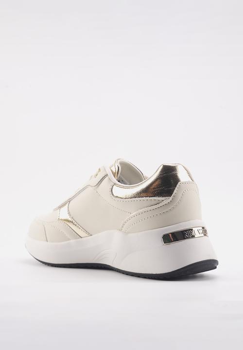 Nine West - Relon logo lace up sneaker - beige