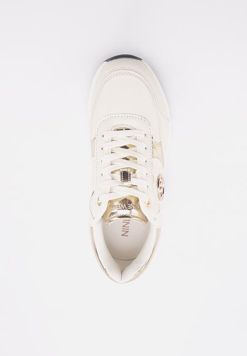 Nine West - Relon logo lace up sneaker - beige