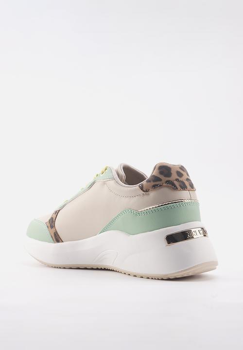 Nine West - Relove logo lace up sneaker - green