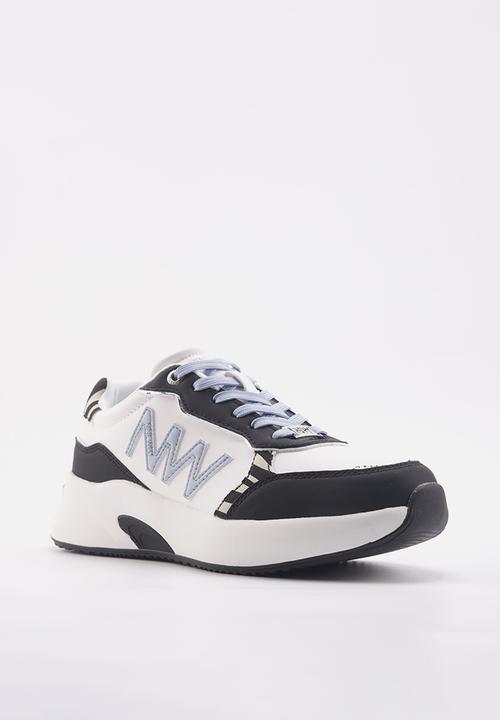 Nine West - Relove logo lace up sneaker - black