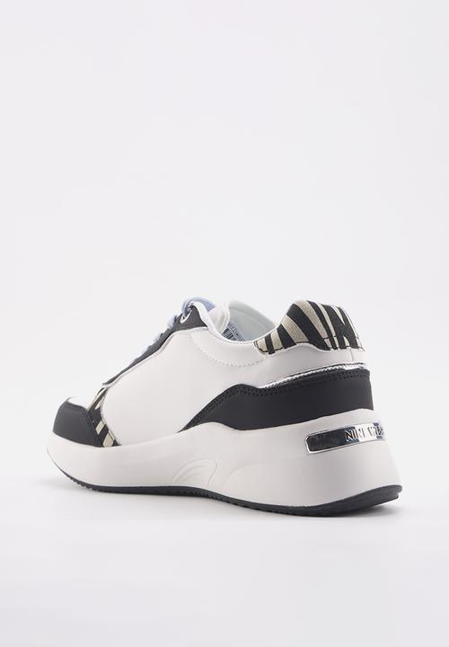 Nine West - Relove logo lace up sneaker - black