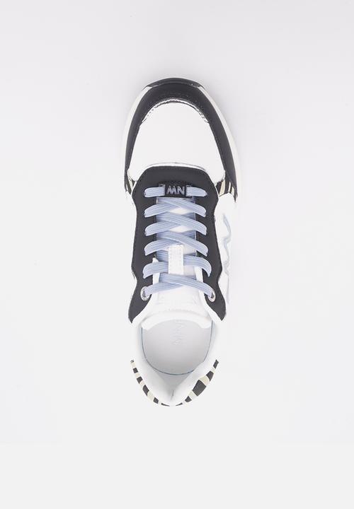 Nine West - Relove logo lace up sneaker - black
