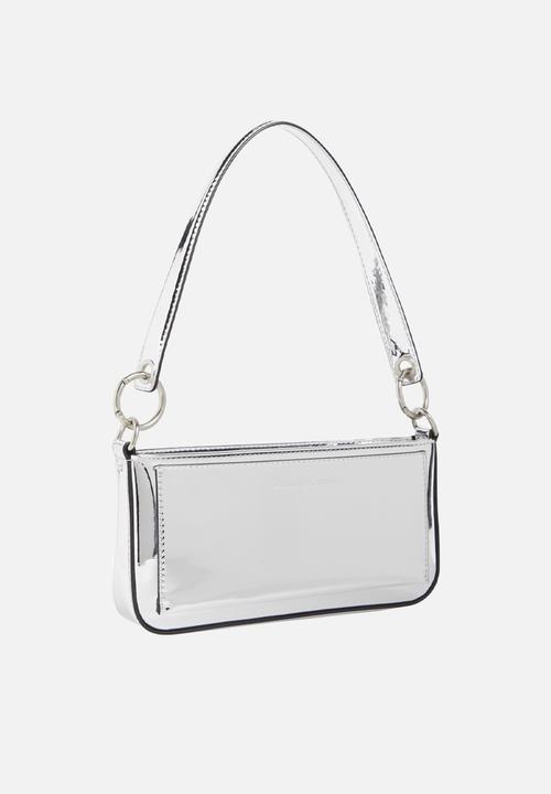 Calvin Klein - Sculpted shoulder pouch25 mono - silver