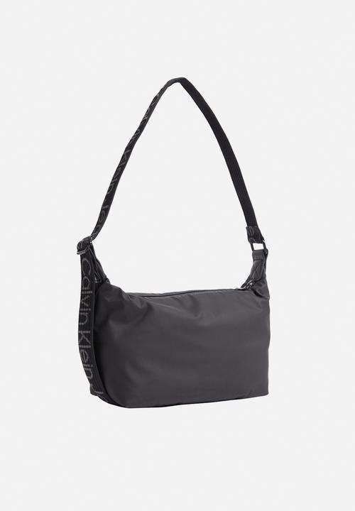 Calvin Klein - Ultralight shoulderbag22 ru - black
