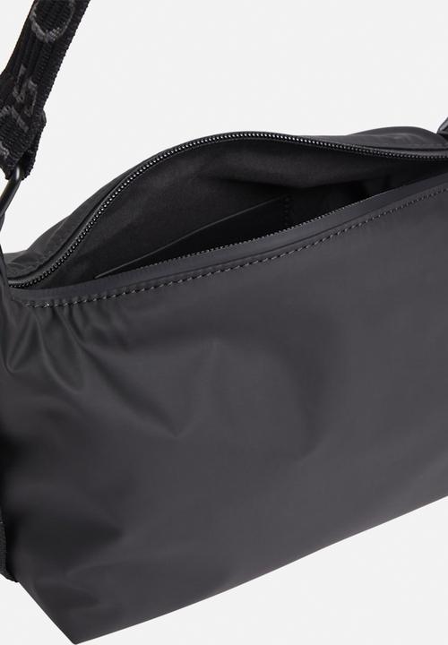 Calvin Klein - Ultralight shoulderbag22 ru - black