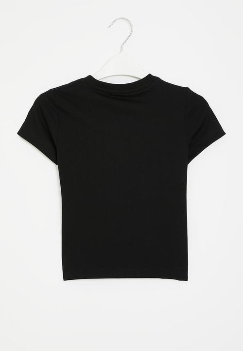 Nike - Nkb club+ badge tee - black