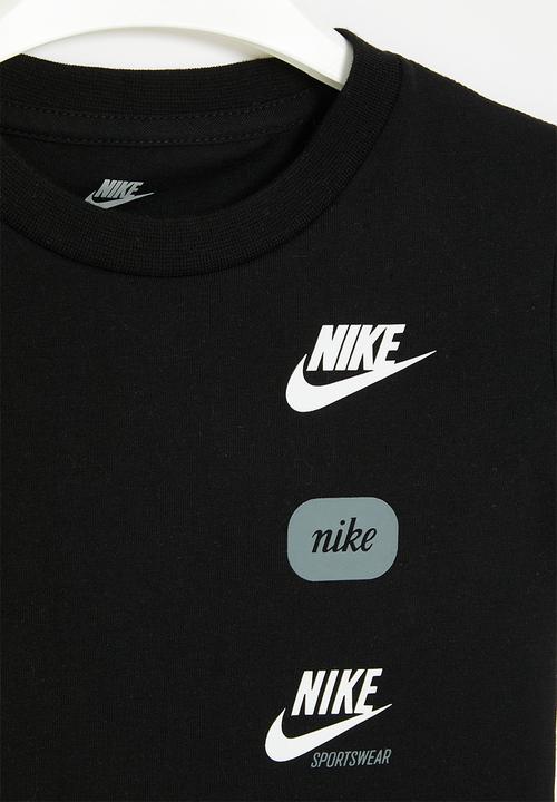 Nike - Nkb club+ badge tee - black