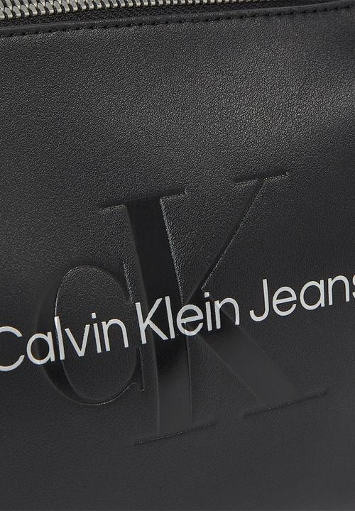 Calvin Klein - Sculpted shoulder bag- black