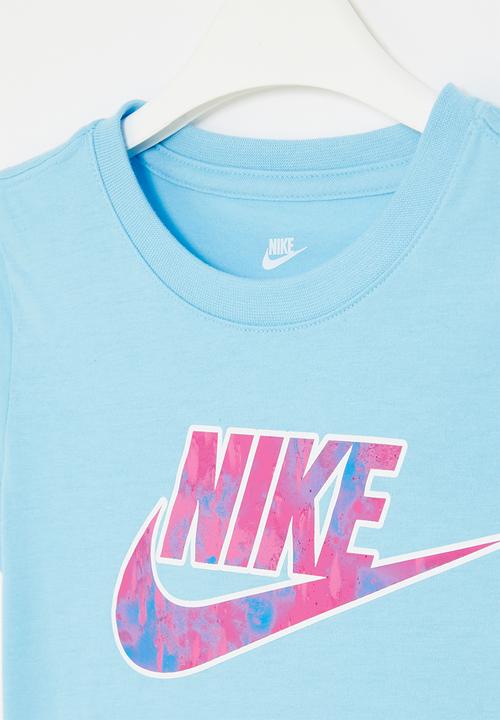 Nike - Nkg printed club tee - aquarius blue