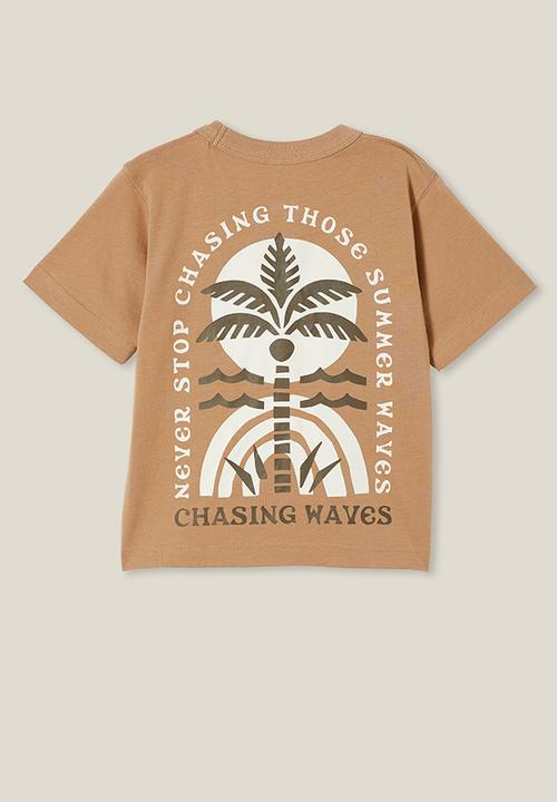 Cotton On - Jonny short sleeve print tee - taupy brown/chasing waves
