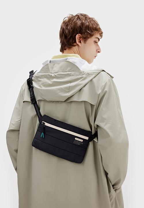 Gaston Luga - Lightweight crossbody bag - black