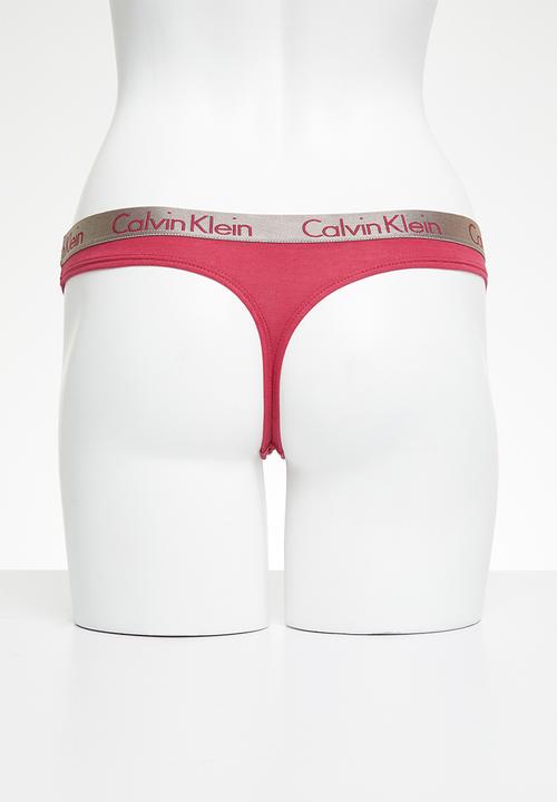 Calvin Klein - EFDK thong - red bud