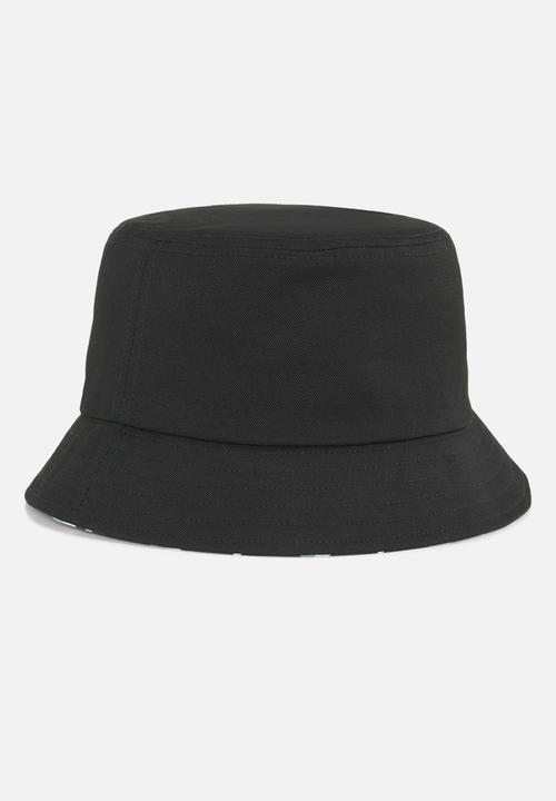 PUMA - Ess elevated aop bucket - black