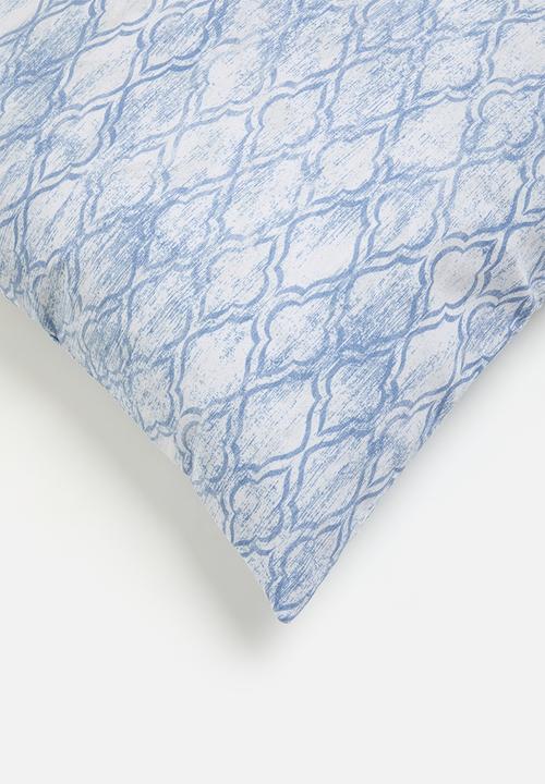Sixth Floor - Scaly printed cushion cover - Blue