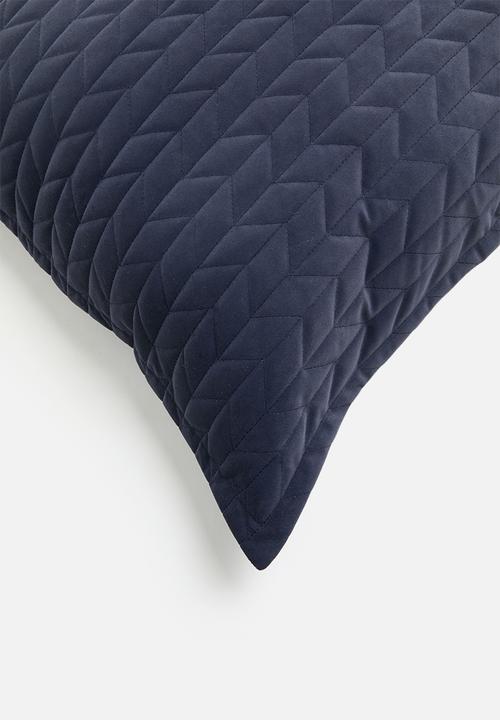 Grey Gardens - Octavia velvet cushion cover - Blue
