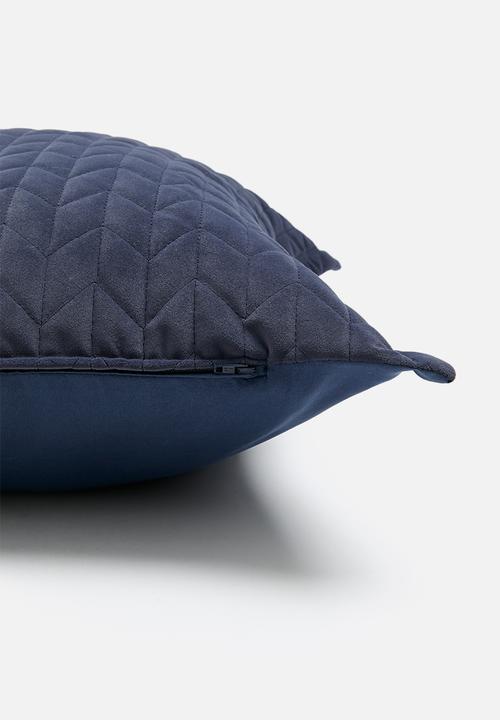 Grey Gardens - Octavia velvet cushion cover - Blue