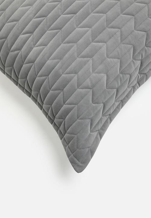 Grey Gardens - Octavia velvet cushion cover - grey