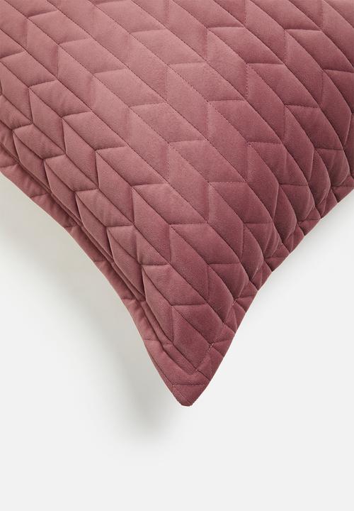 Grey Gardens - Octavia velvet cushion cover - Blush