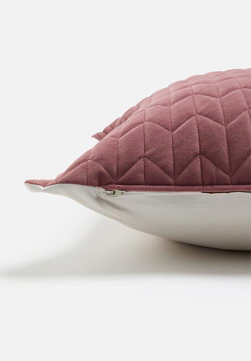 Grey Gardens - Octavia velvet cushion cover - Blush