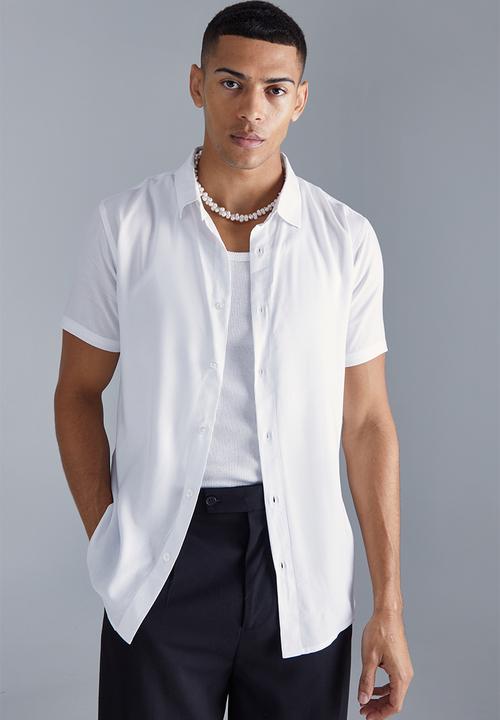 boohooMAN - Plain viscose short sleeve shirt - white
