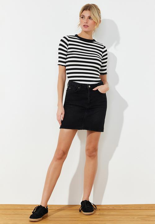 Trendyol - Fitted stretchy blouse - black