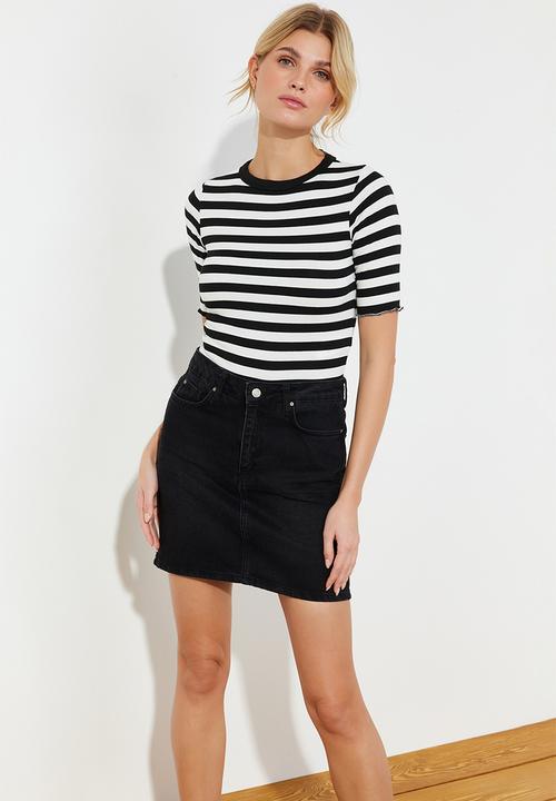 Trendyol - Fitted stretchy blouse - black