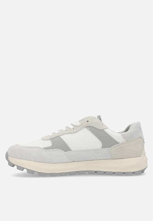 POLO - Panelled cleated runner - white